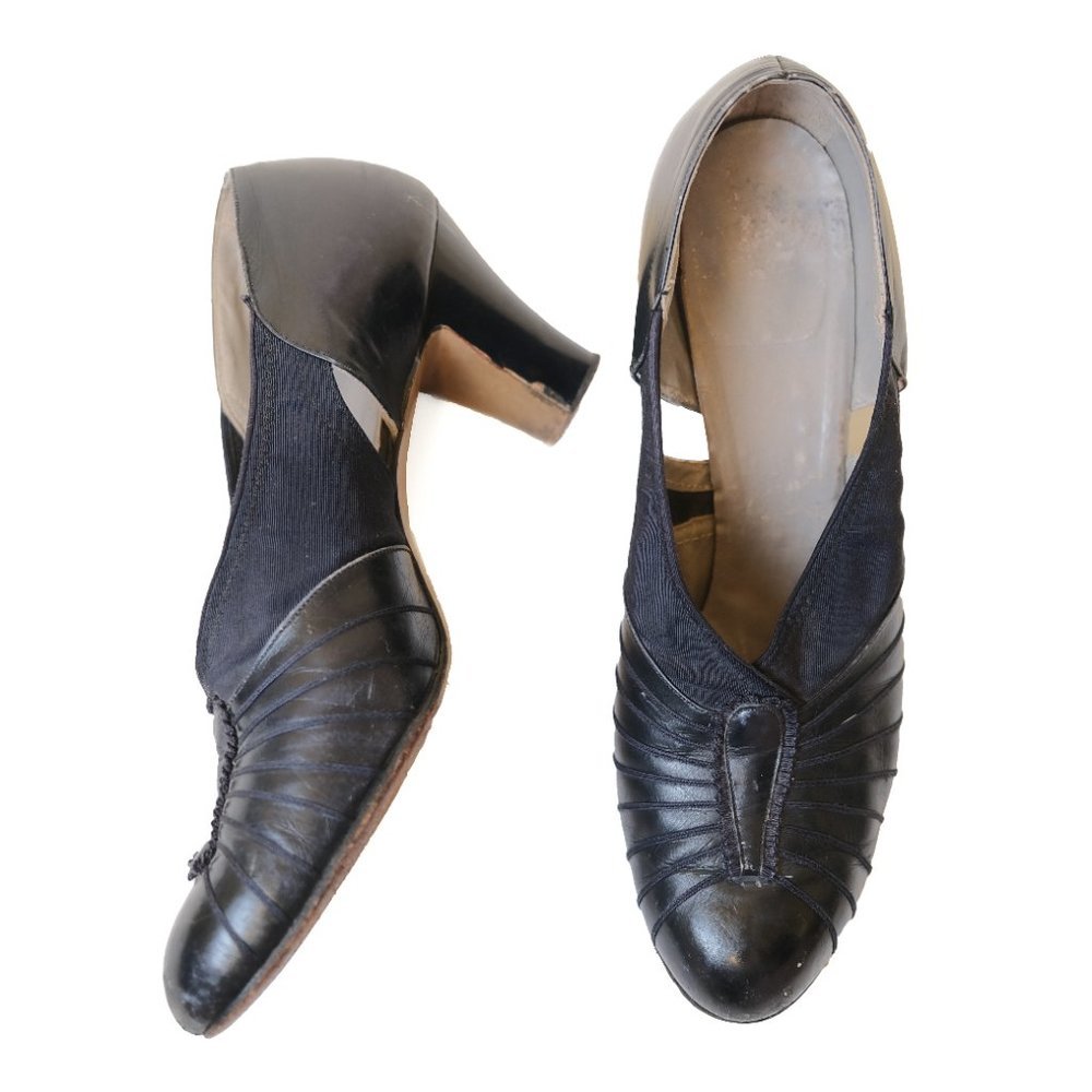 vintage retro 1930s/40s dark navy blue round-toe leather heels w cut-out sides